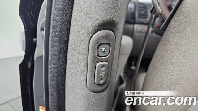 Kia Carnival R Premium, 2012 18