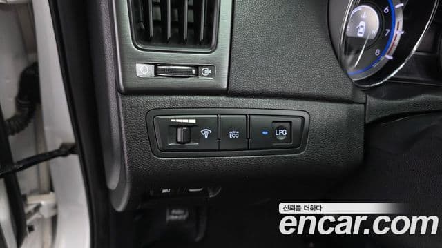 Hyundai YF Sonata LPI top, 2012 17