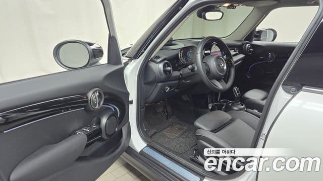 Mini Cooper 3세대, 2023 10