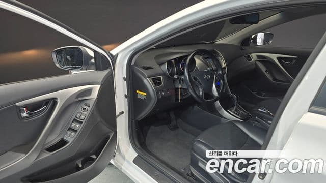 Hyundai Avante MD Modern, 2013 10