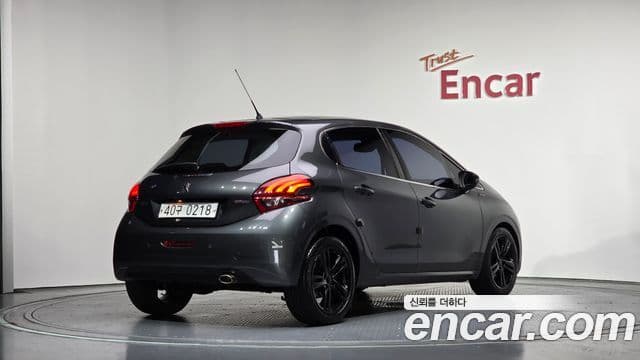 Peugeot 208 1.6 BlueHDi GT Line 5도어, 2017 2