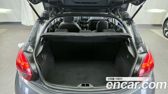 Peugeot 208 1.6 BlueHDi GT Line 5도어, 2017 20