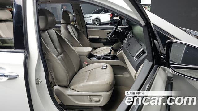 Kia The / новый New Carnival VIP, 2019 10