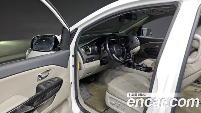 Kia The / новый New Carnival VIP, 2019 11