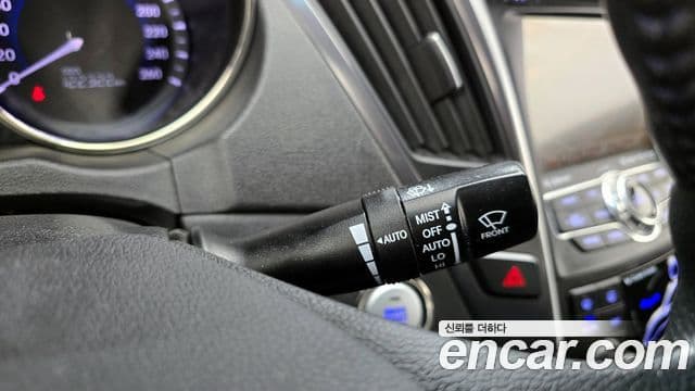 Hyundai Sonata гибрид Royal, 2012 17