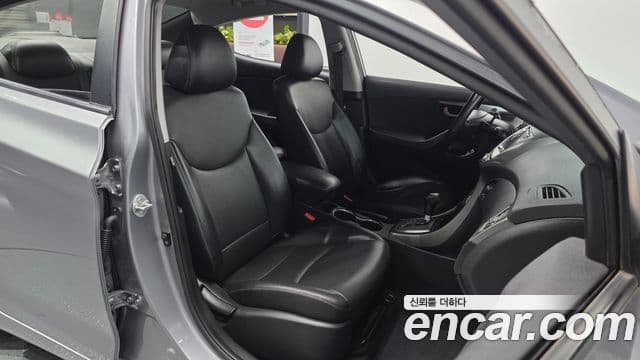 Hyundai Avante MD M16 GDI Avenue, 2014 10