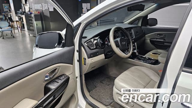 Kia The / новый New Carnival VIP, 2019 10