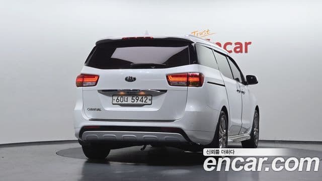 Kia All New Carnival Noblesse, 2016 4