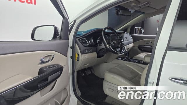 Kia All New Carnival Noblesse, 2016 10