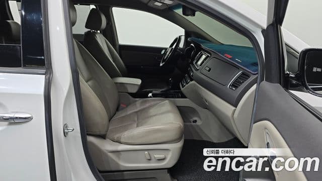 Kia All New Carnival Noblesse, 2016 11