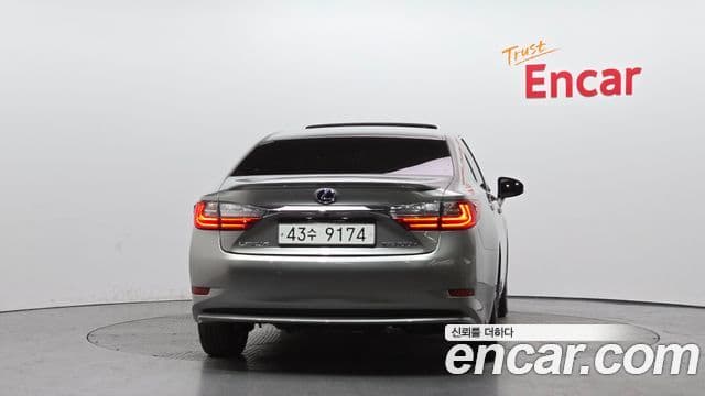 Lexus New ES300h XV60, 2018 4