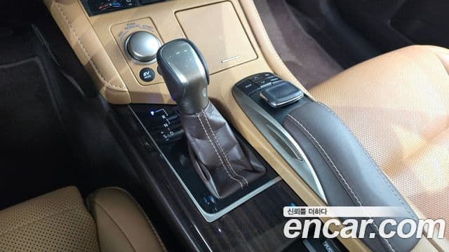 Lexus New ES300h XV60, 2018 9