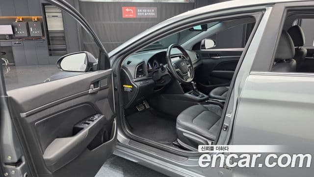 Hyundai Avante AD Special, 2017 11