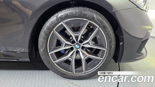 BMW 5시리즈 (G60) 520i M Sport, 2025 все фото