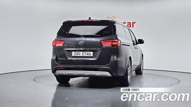 Kia All New Carnival Noblesse, 2016 4