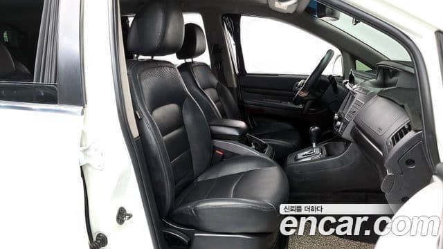 KG모빌리티(SsangYong) Korando 투리스모 4WD outdoor Edition 9인승, 2017 10