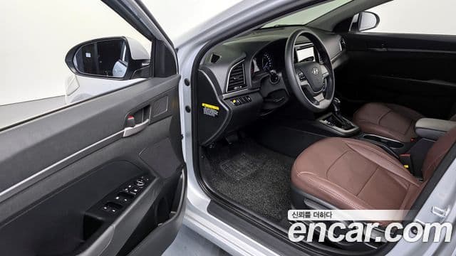 Hyundai Avante AD Style, 2017 10