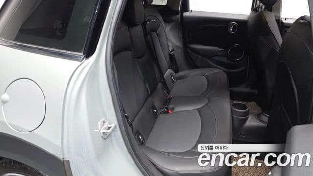 Mini Cooper 3세대, 2021 11