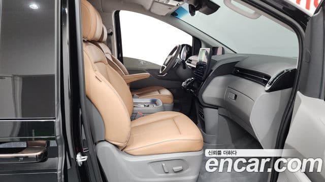 Hyundai Staria Inspiration, 2025 11