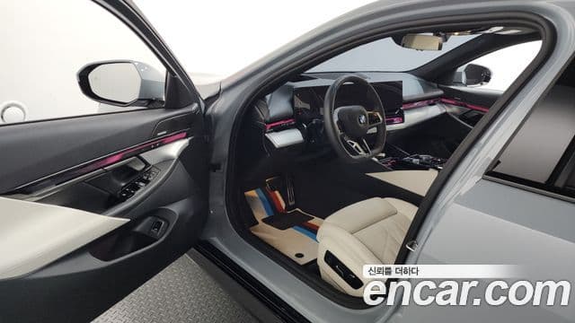 BMW 5시리즈 (G60) 520i M Sport, 2025 10