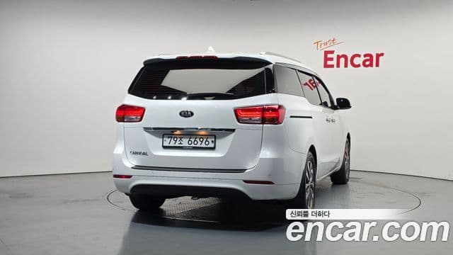 Kia All New Carnival Prestige, 2017 4