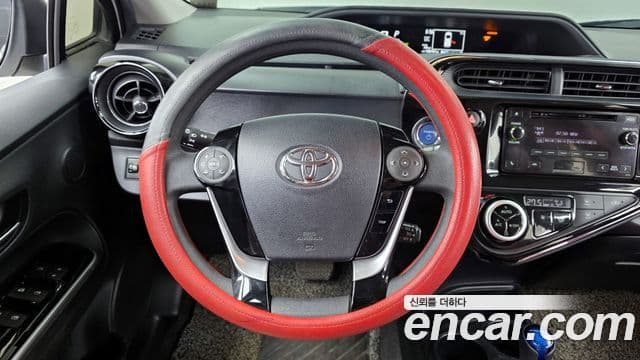 Toyota 프리우스 C, 2019 13