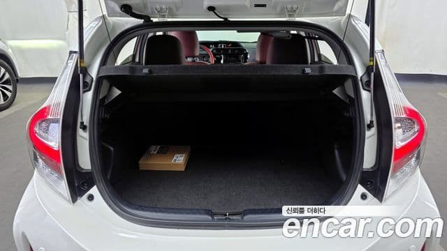 Toyota 프리우스 C, 2019 20