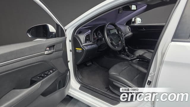 Hyundai Avante AD 1.6 GDI Value Plus, 2018 10