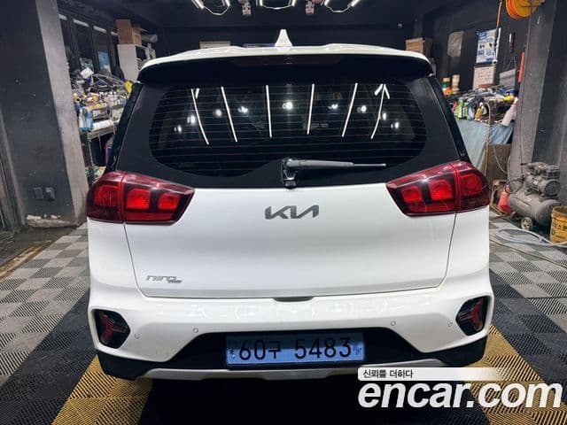 Kia Niro Plus Light (таксомоторный тип), 2023 4