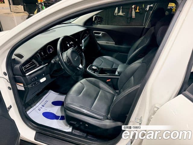 Kia Niro Plus Light (таксомоторный тип), 2023 7