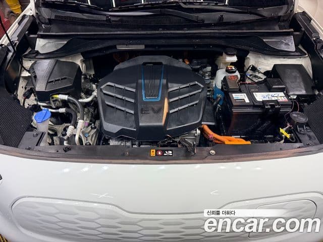 Kia Niro Plus Light (таксомоторный тип), 2023 8