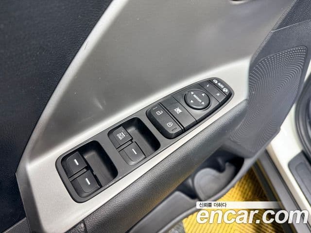 Kia Niro Plus Light (таксомоторный тип), 2023 13