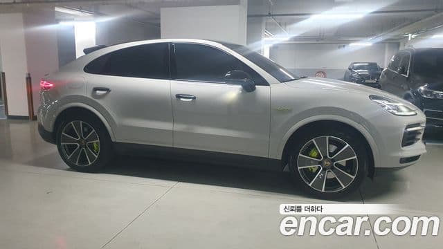 Porsche Cayenne (PO536) 3.0 E-гибрид купе Platinum Edition, 2023 7