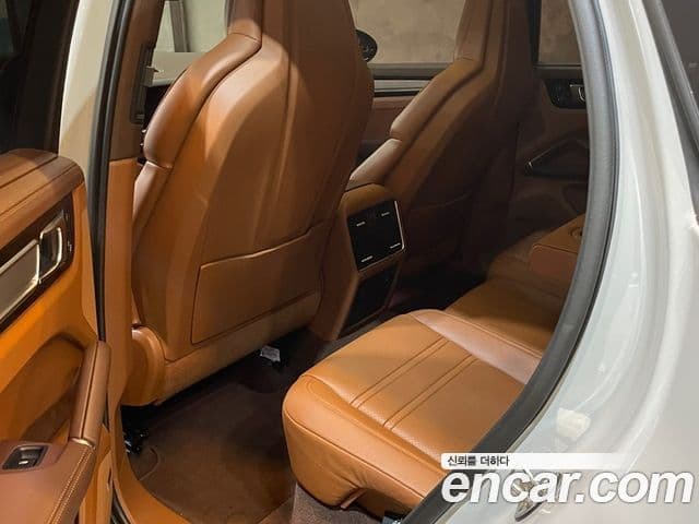 Porsche Cayenne (PO536) 3.0 E-гибрид купе Platinum Edition, 2023 14