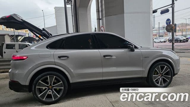 Porsche Cayenne (PO536) 3.0 E-гибрид купе Platinum Edition, 2023 18
