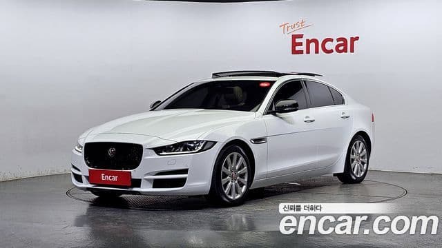 Jaguar XE Prestige, 2017 1