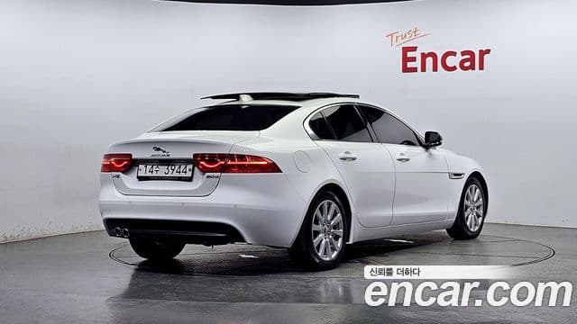 Jaguar XE Prestige, 2017 2