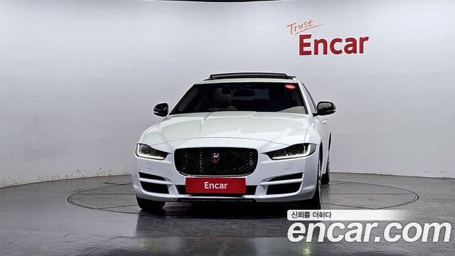 Jaguar XE Prestige, 2017 3