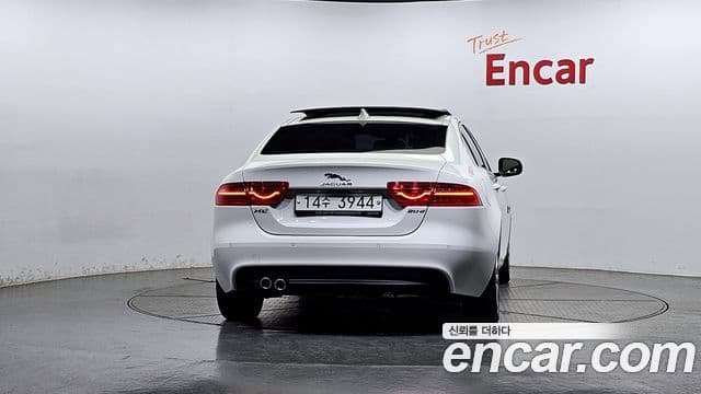 Jaguar XE Prestige, 2017 4