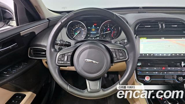 Jaguar XE Prestige, 2017 13