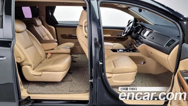 Kia All New Carnival Prestige, 2015 10