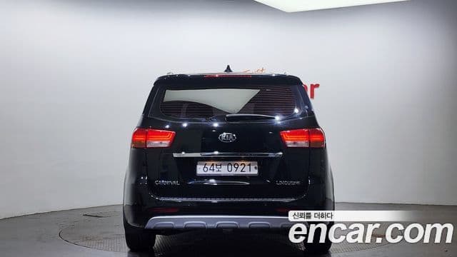 Kia All New Carnival VIP, 2016 4