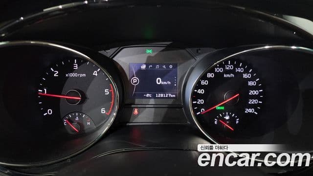 Kia All New Carnival VIP, 2016 8