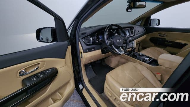 Kia All New Carnival VIP, 2016 10