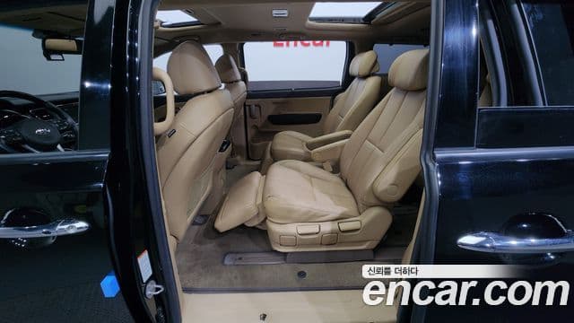 Kia All New Carnival VIP, 2016 11