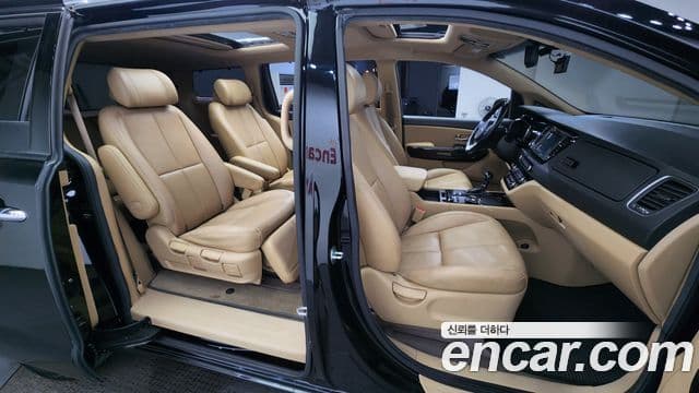 Kia All New Carnival VIP, 2016 12