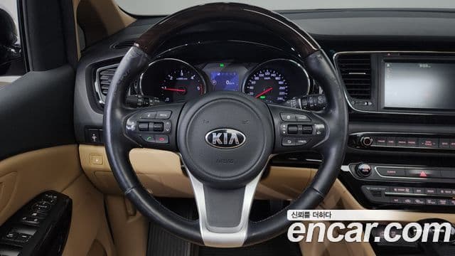 Kia All New Carnival VIP, 2016 14