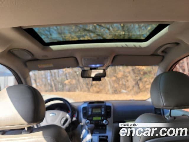 Kia Carnival R Premium, 2013 15