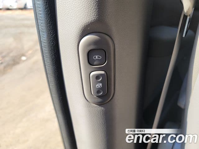 Kia Carnival R Premium, 2013 16
