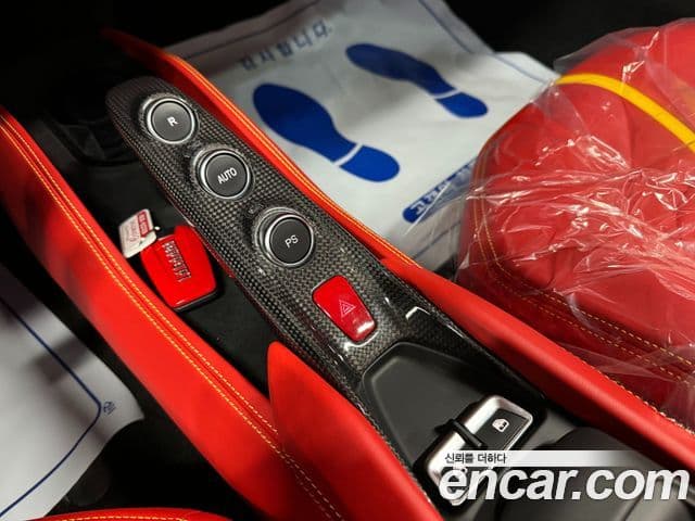 Ferrari F8 스파이더 3.9 V8, 2022 9